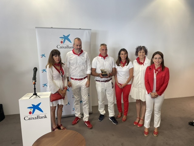 CaixaBank homenajea al corredor Jokin Zuasti, por su medio siglo en los encierros de Sanfermines