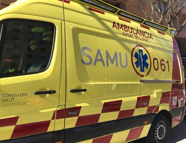 Un hombre trasladado al Hospital tras precipitarse con un turismo en el canal de Lodosa, en Calahorra