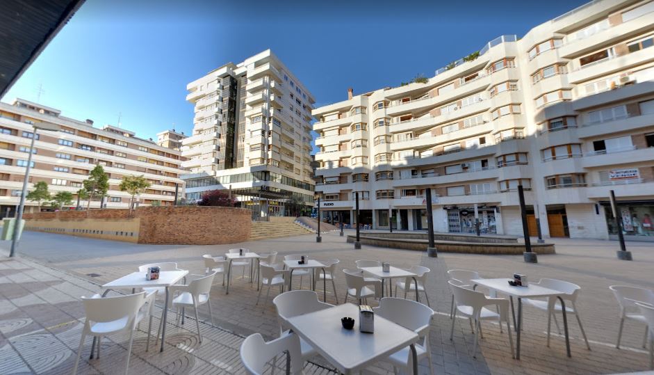 Vandalismo en Tudela: buscado por lanzar un botellazo contra una tienda de moda de la plaza Sancho el Fuerte