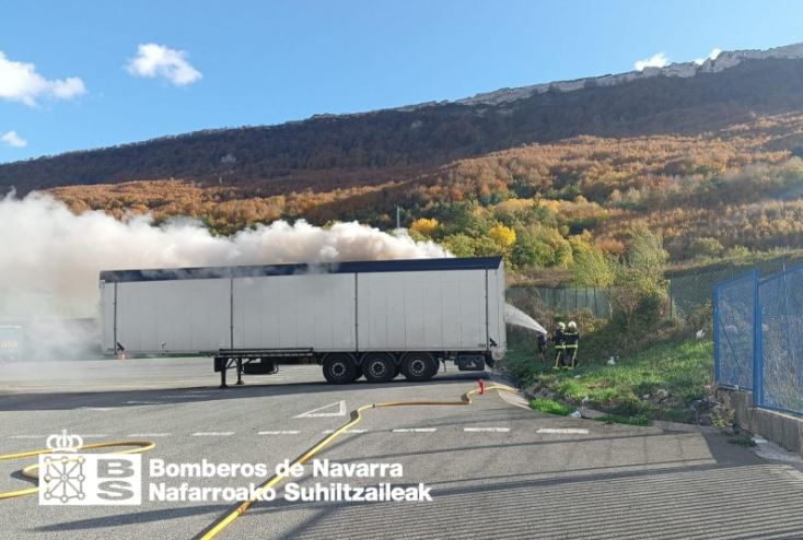 Sofocado un incendio en el remolque de un camión en la gasolinera de Ziordia