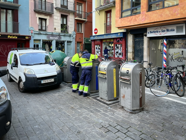 Comienza la sustitución de los buzones de recogida neumática del Casco Antiguo por contenedores por los Sanfermines