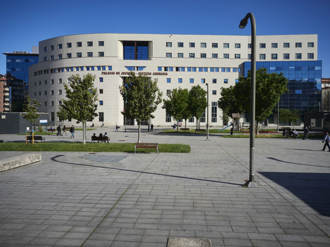 Decretan prisión sin fianza para el presunto violador de una mujer en la Plaza del Castillo