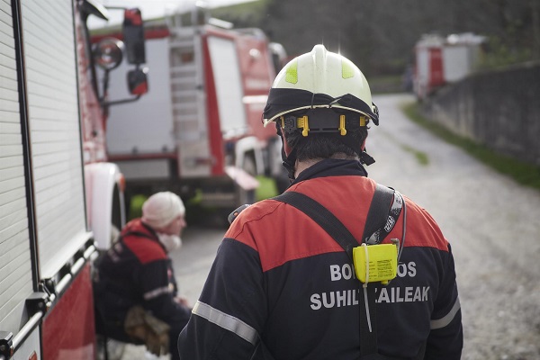 Han muerto 9 vacas: sofocado un incendio en una cuadra de Donamaria