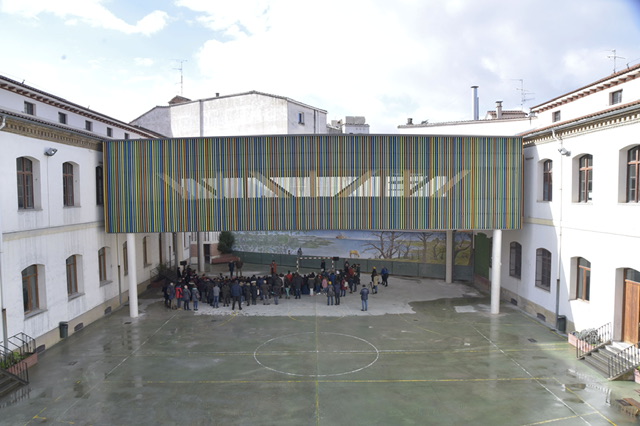 El comedor del colegio San Francisco estrena techo acústico y luz led este verano tras 66.000 euros de reforma