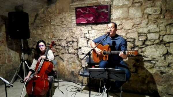 Jorge Sánchez y Eva Niño actúan el jueves en Ujué con su espectáculo “Trova cubana a dúo”