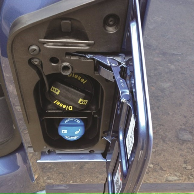 La OCU pide que se reembolse e indemnice a los afectados por el sistema AdBlue de los vehículos Citroën y Peugeot