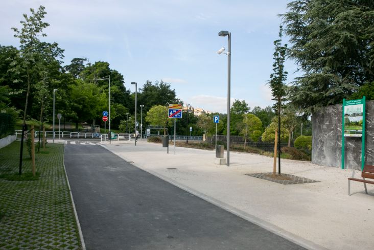 La calle Vuelta de Aranzadi abre hoy al tráfico con sentido único y con limitación de estancia de 20 minutos