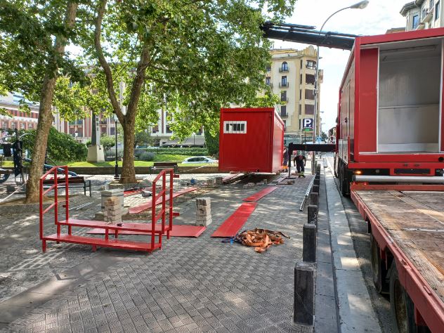 Papeleras, aseos, vallados, escenarios... Pamplona se prepara para los Sanfermines