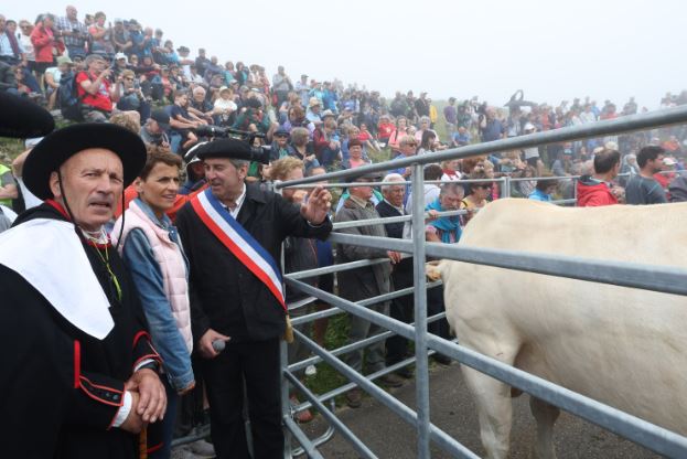 La Presidenta Chivite desea que el espíritu de buena vecindad del Tributo de las Tres Vacas sea ejemplo de convivencia