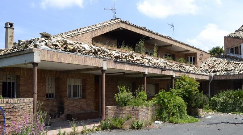 Desalojado el antiguo convento de Aranzadi que estaba okupado desde hace años