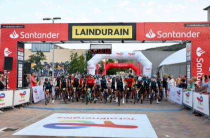 La marcha cicloturista La Indurain provoca cortes de tráfico este sábado en Villava por la afluencia de ciclistas
