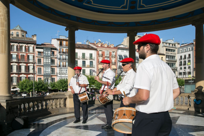 La música de txistu y gaita regresa este jueves a la Plaza del Castillo tras el parón festivo