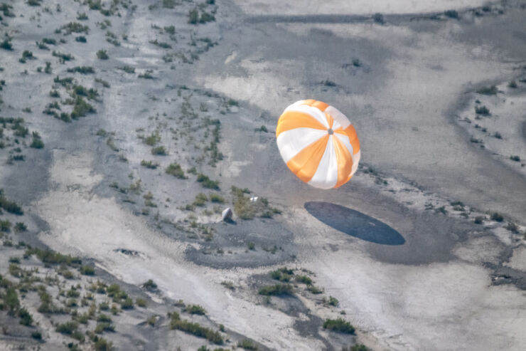 La NASA logra por primera vez el aterrizaje en la tierra de una cápsula con muestras de un asteroide