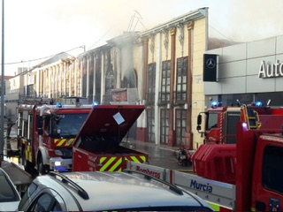 Pamplona expresa su solidaridad con las familias de las personas fallecidas y con los heridos en el incendio en las discotecas de Murcia