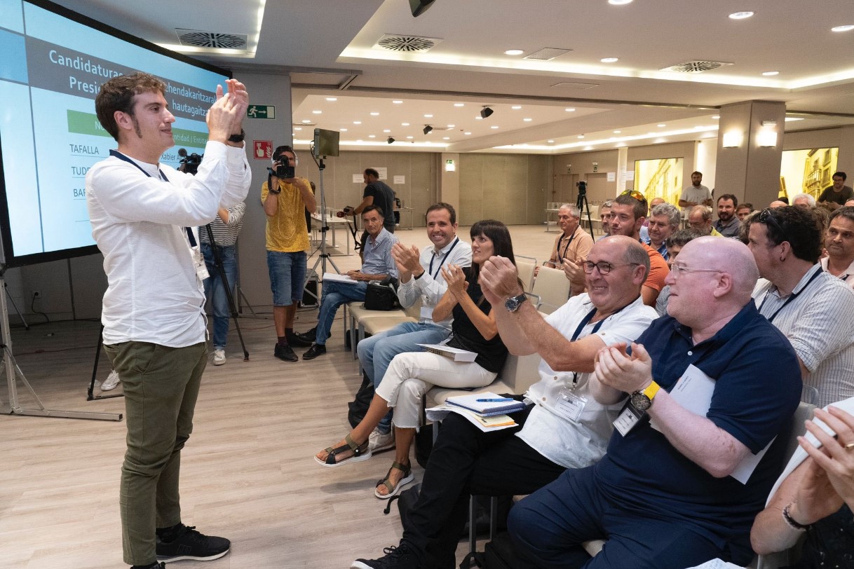 EH Bildu Nafarroa celebra la llegada del alcalde de Tafalla, Xabier Alcuaz, a la presidencia de la Federación Navarra de Municipios y Concejos