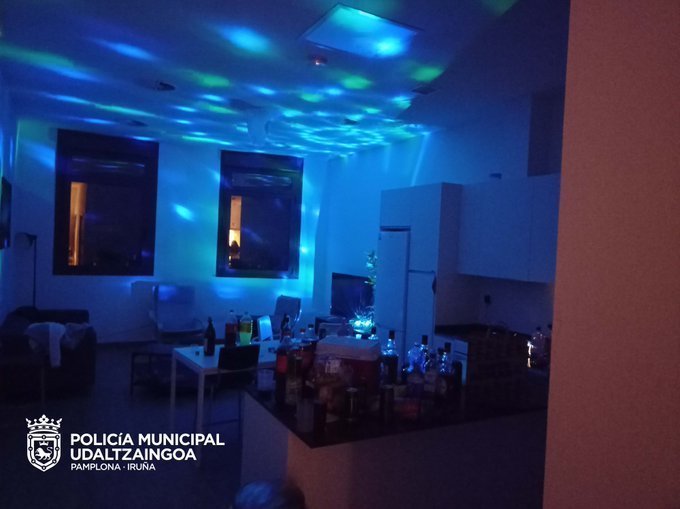 Desalojan a un centenar de personas de una fiesta en un piso de estudiantes de Ermitagaña