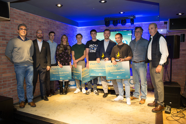 Una pieza para endurecer el sistema de suspensión de una bicicleta y un alerón a escala de un Fórmula 1, proyectos ganadores de los Premios TFG de la Cátedra Industria 4.0