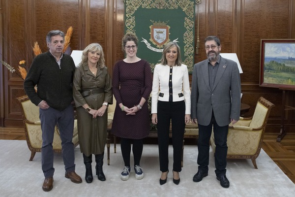 La alcaldesa de Pamplona, Cristina Ibarrola, se reúne con la Asociación de Familiares de Fusilados de Navarra