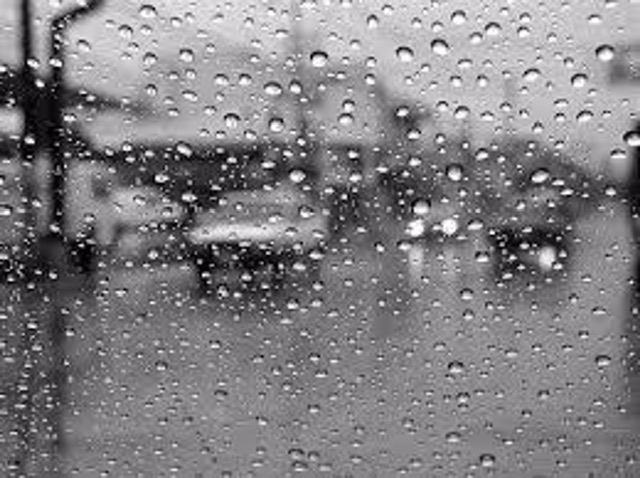 Para mojarnos menos bajo la lluvia, ¿es mejor caminar o correr?
