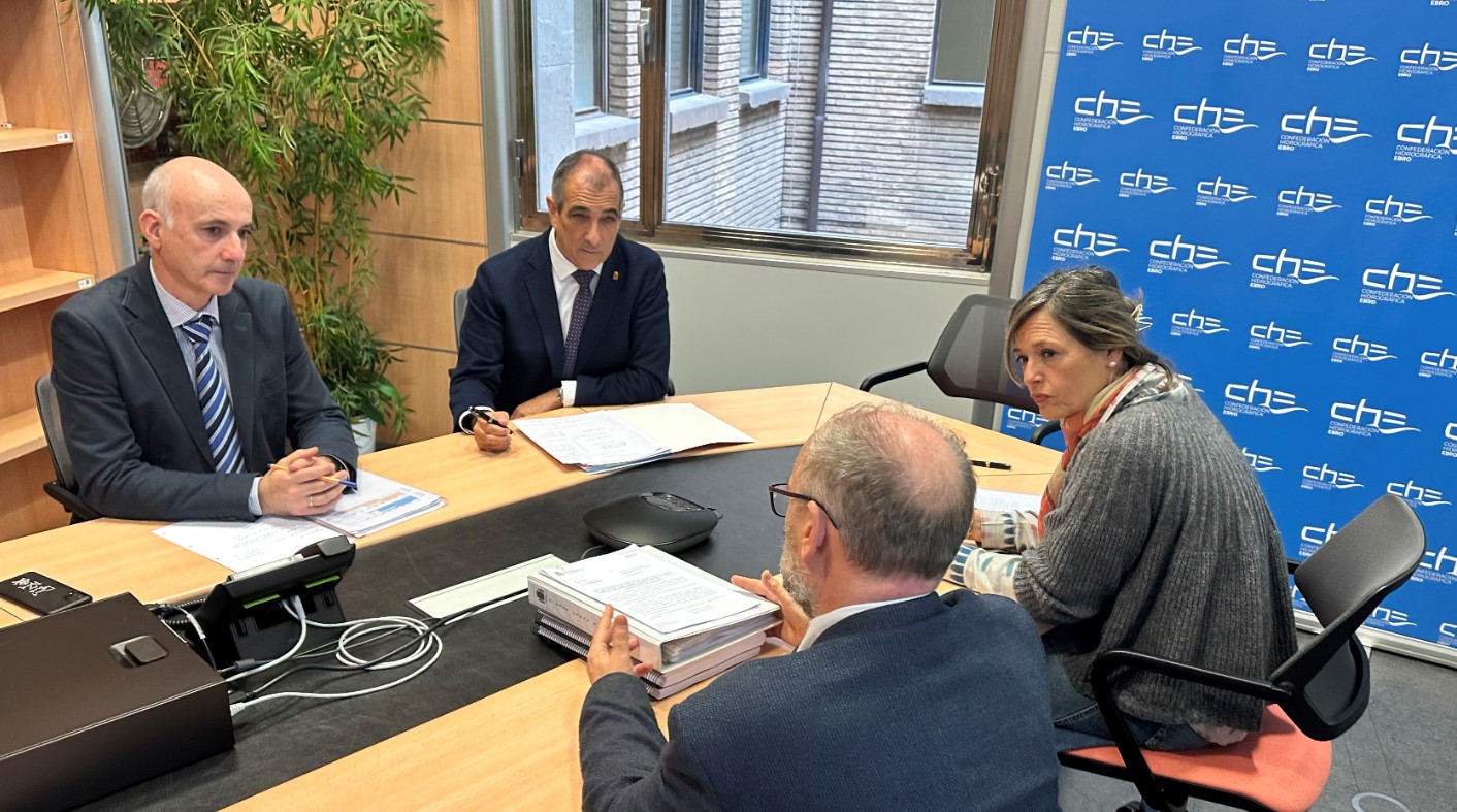 El consejero Chivite se reúne con la presidenta de la CHE para agilizar los trámites del proyecto de la segunda fase del Canal de Navarra