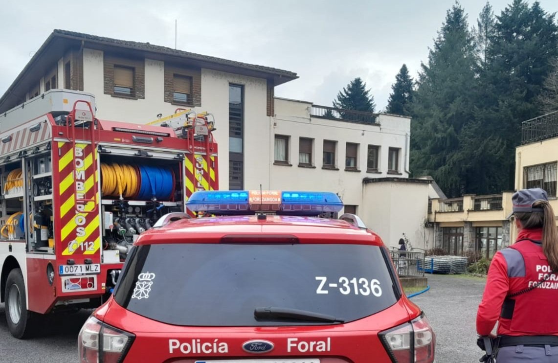 Un joven de 21 años trasladado al HUN tras un accidente laboral en una empresa de Elizondo