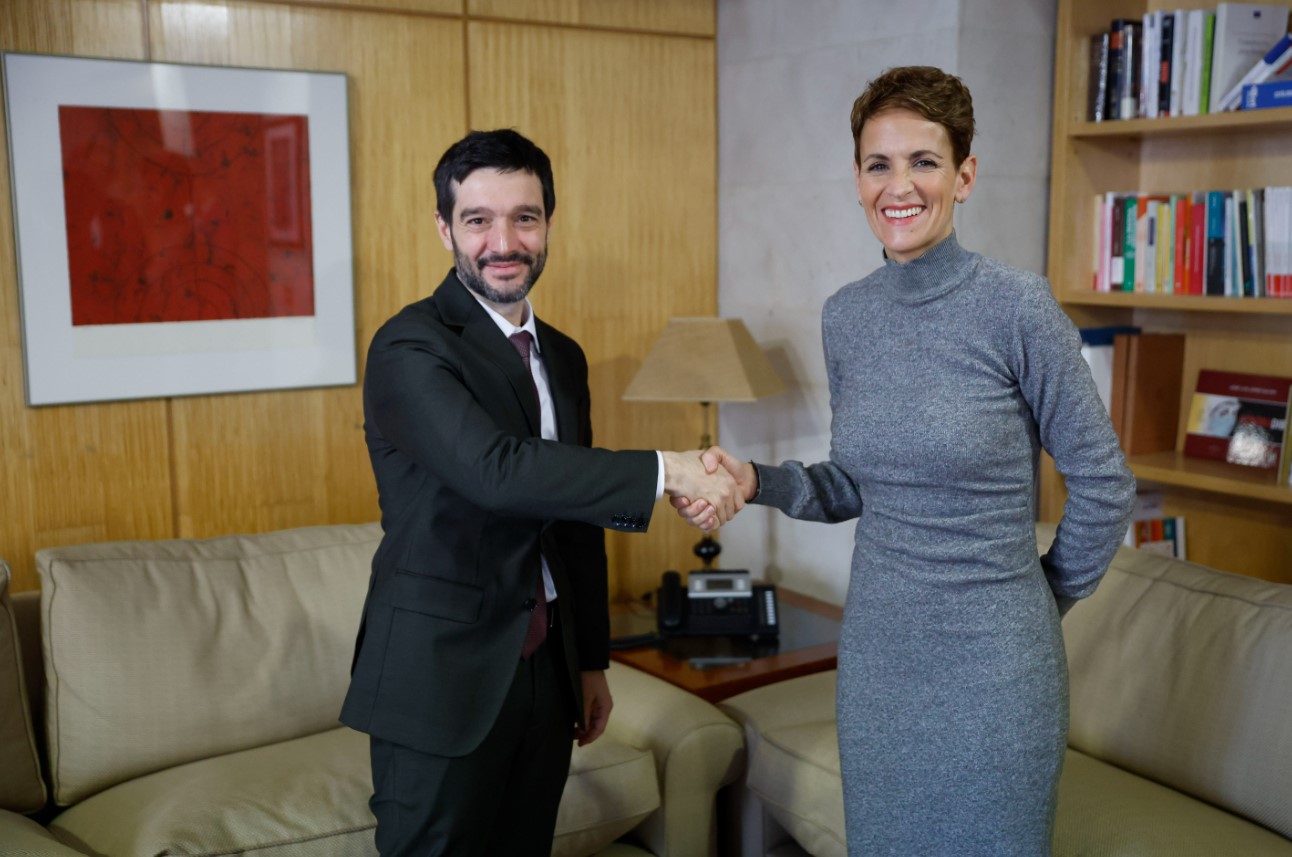 El ministro Bustinduy se reúne con Chivite y reconoce a Navarra como referente en la consolidación de los derechos sociales