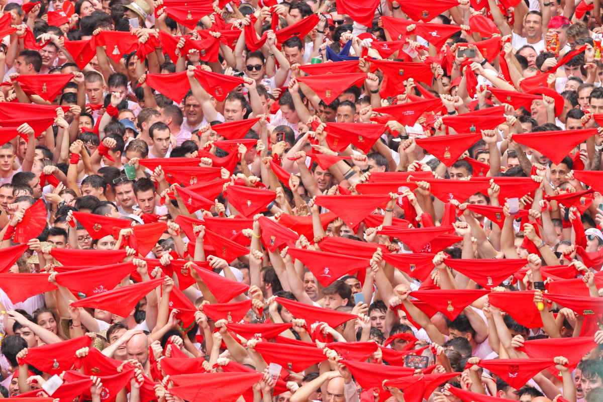 Los bares de Pamplona podrán abrir hasta las 6 de la madrugada en San Fermín y se establece moratoria sobre actividades