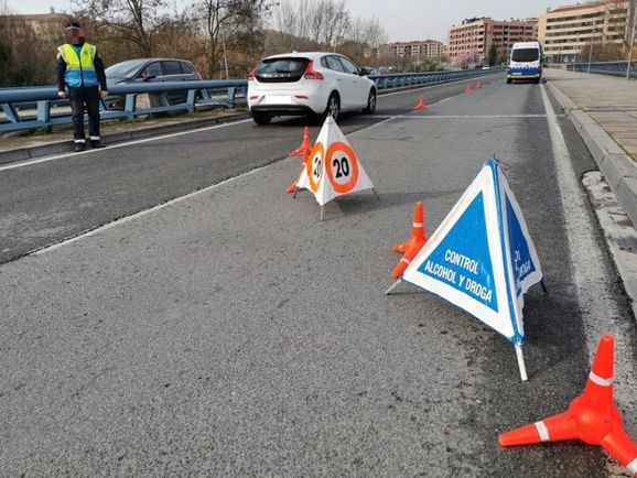 Imputado por falsedad documental tras presentar un carné de conducir extranjero fake en un control en Pamplona