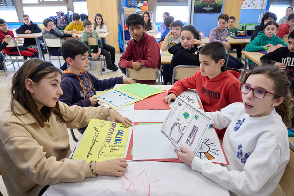 300 escolares del colegio Claret Larraona trabajan para que no haya desperdicio alimentario en el barrio de Iturrama