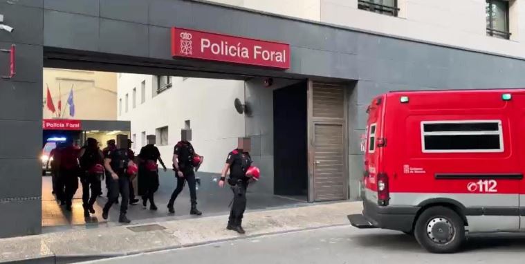 Le sorprenden deambulando por la autopista AP-15 en Tafalla y se resiste a abandonar la vía: acabó en comisaría