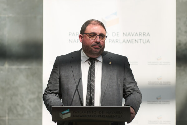 Unai Hualde muestra su disposición a trabajar contra las fake news y discursos de odio