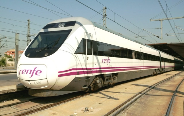 Renfe asegura que no podrá activar este viernes el plan alternativo de transporte Madrid-Andalucía por la exigencia de SEMAF
