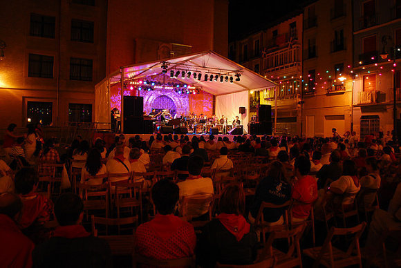 El Defensor del Pueblo propone rotar las verbenas de San Fermín Txikito y evitar la Plaza Compañía