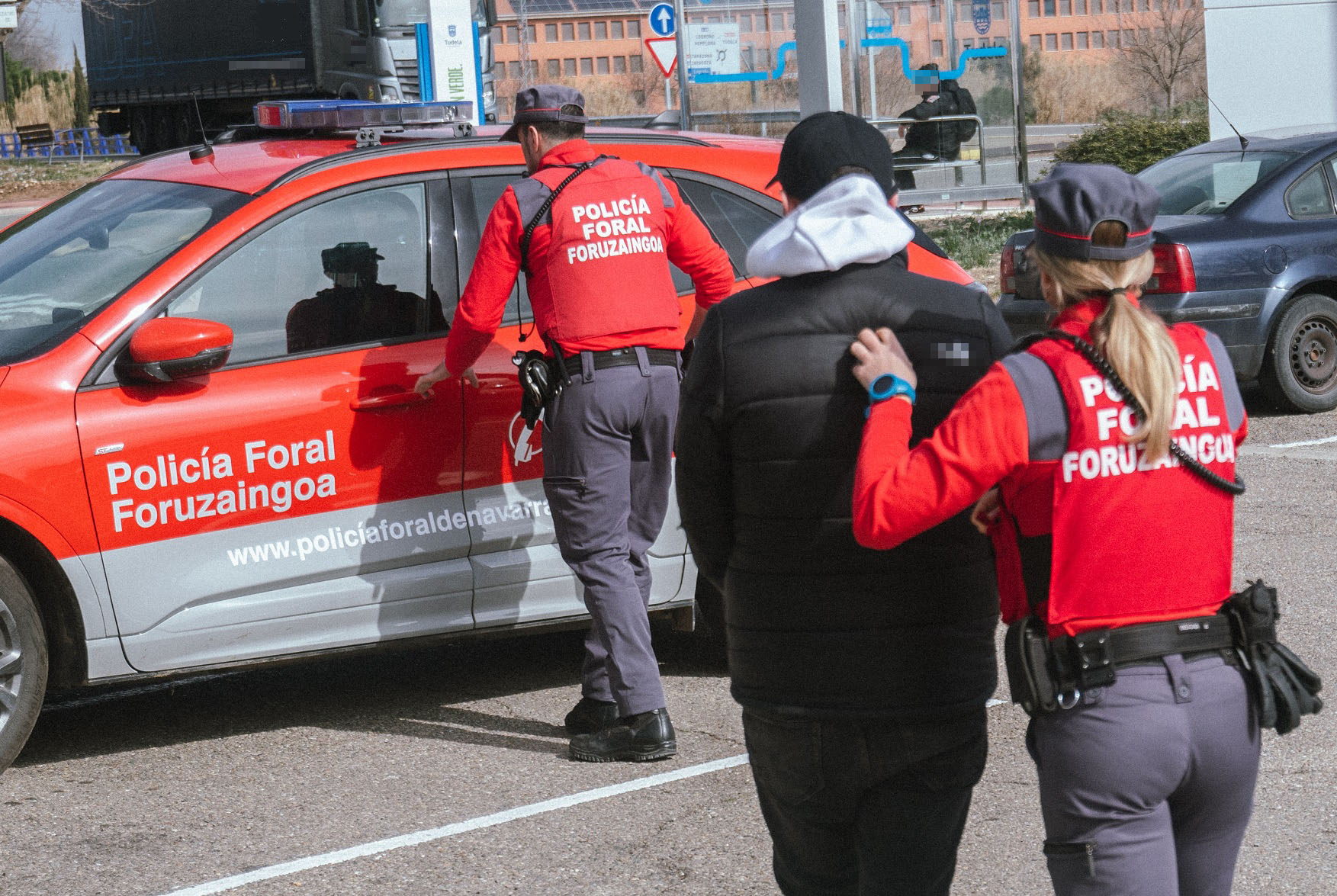 Detienen al pasajero de un autobús en Fontellas tras agredir a otro y amenazar a los ocupantes