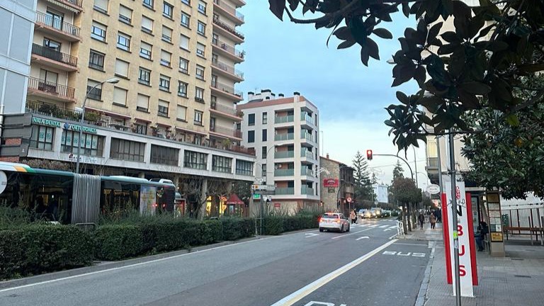 Un accidente de tráfico en Burlada deja a un hombre herido con pronóstico reservado