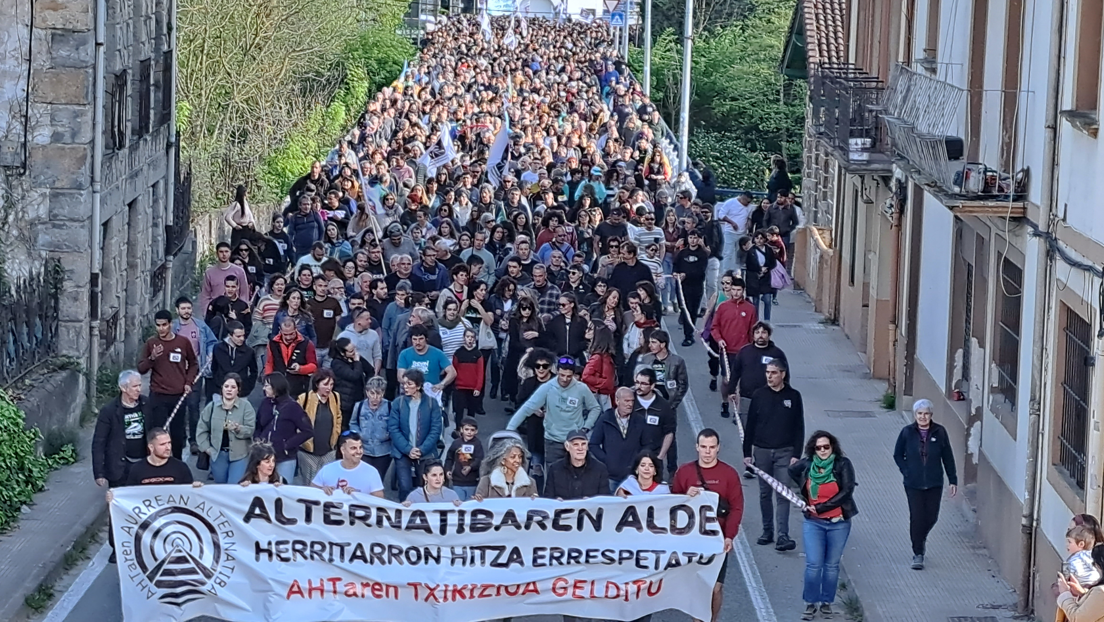 Manifestación contra "la destrucción del TAV" en Alsasua