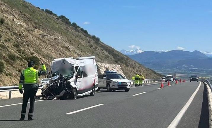 Colisión entre dos vehículos en Ibargoiti, sin heridos