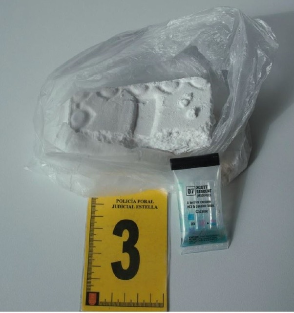 Sorpendido con un "ladrillo" de coca: arrestado en San Adrián por tráfico de drogas