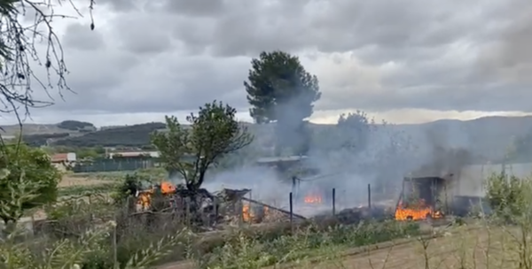 Se incendian dos casetas de madera en San Adrián