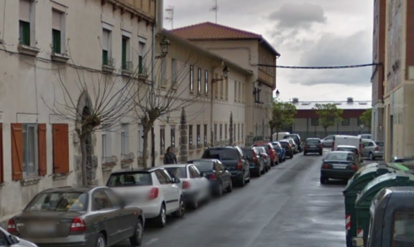 Actuaba de forma sospechosa y huyó tras el alto de dos agentes de Policía Municipal en la Txantrea