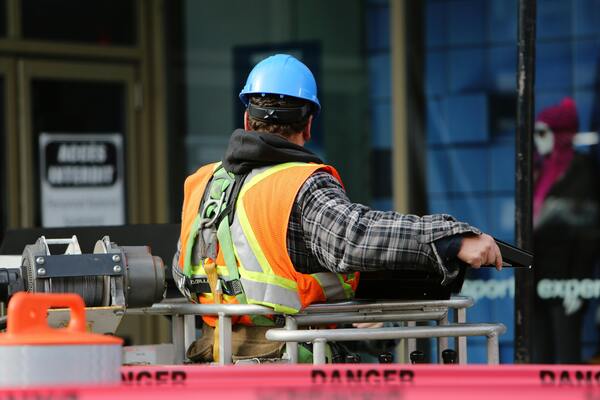 El Gobierno Foral presenta un paquete de nuevas acciones y medidas para reforzar la prevención de riesgos laborales