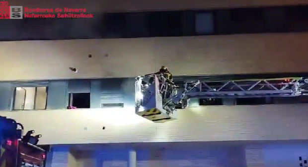 Bomberos de Navarra extinguen un incendio en una cocina en Sarriguren sin daños personales