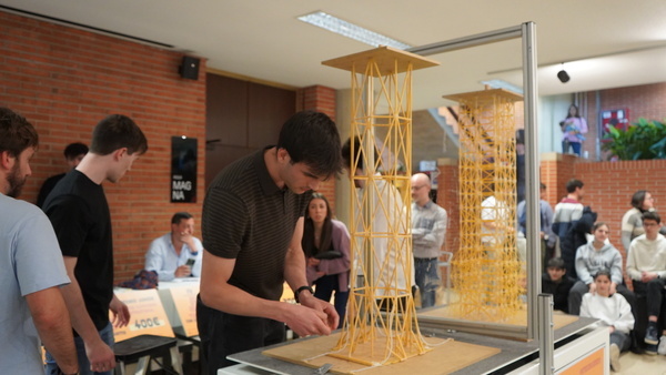 163 participantes y 56 equipos, en el IV Concurso Nacional de Estructuras con espaguetis celebrado en Pamplona