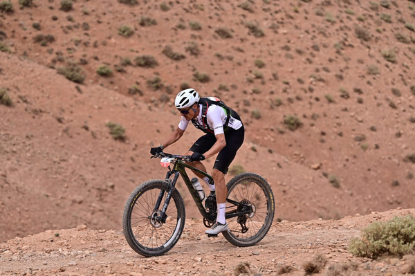 Ilusionante comienzo del equipo Kosner-Saltoki en la primera etapa de la Titan Desert Morocco 2024