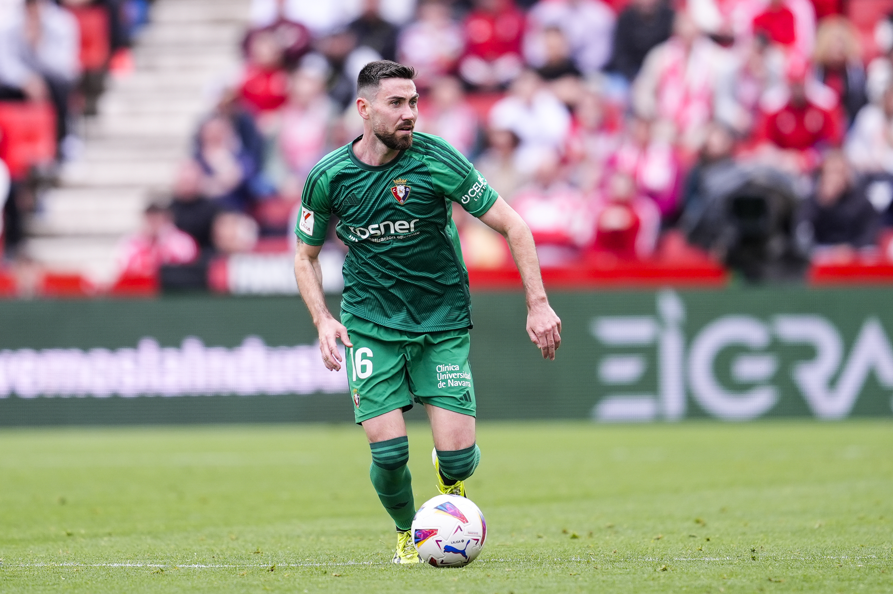 Osasuna da mala imagen con una dura derrota en Granada (3-0)