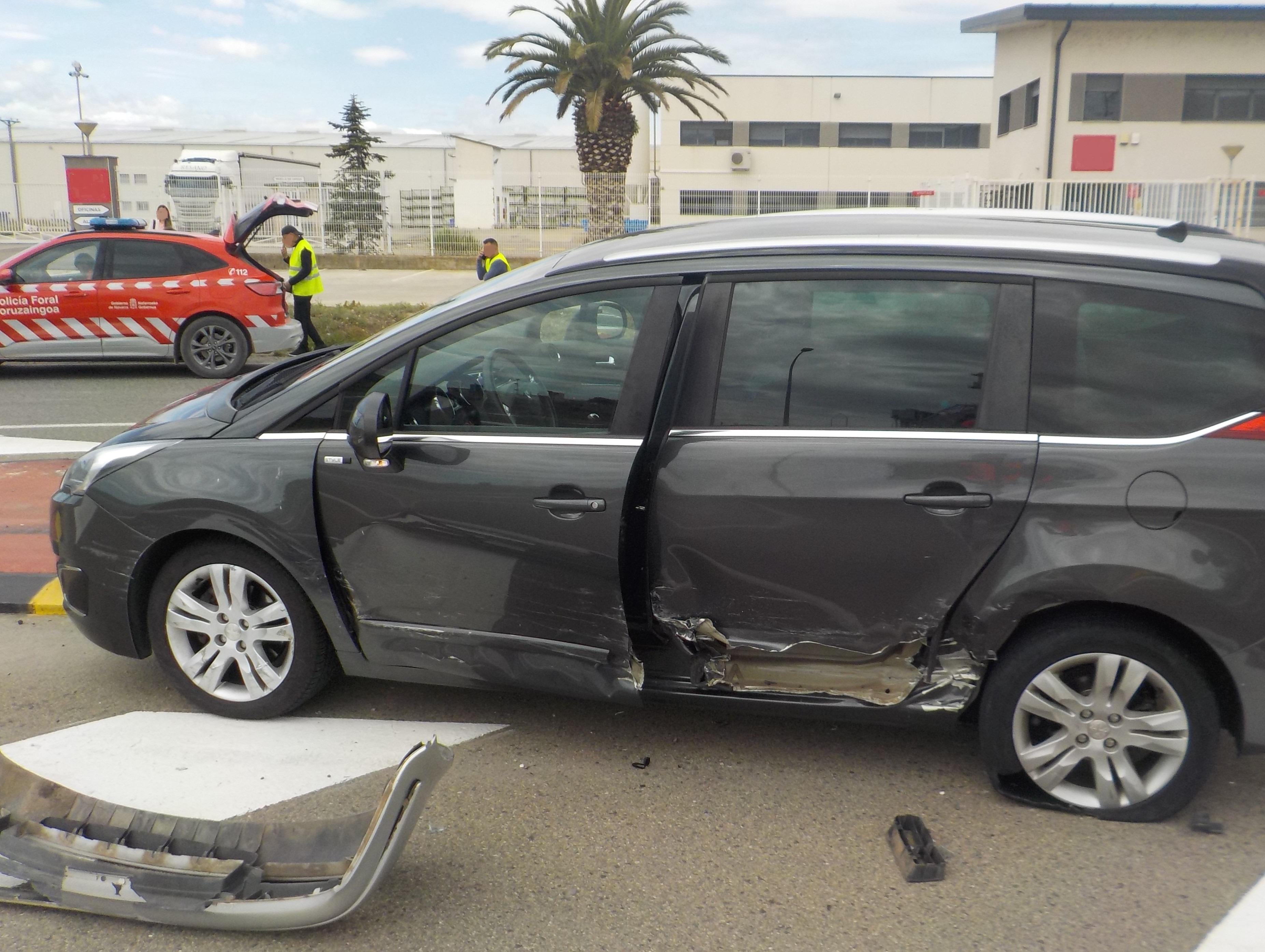 El conductor de una moto todoterreno arrolla a un agente de Policía Foral en Goizueta tras darle éste el alto