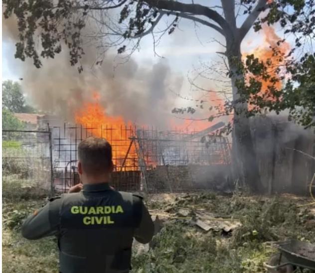 Investigan el incendio de restos de obra y casetas animales en Marcilla 