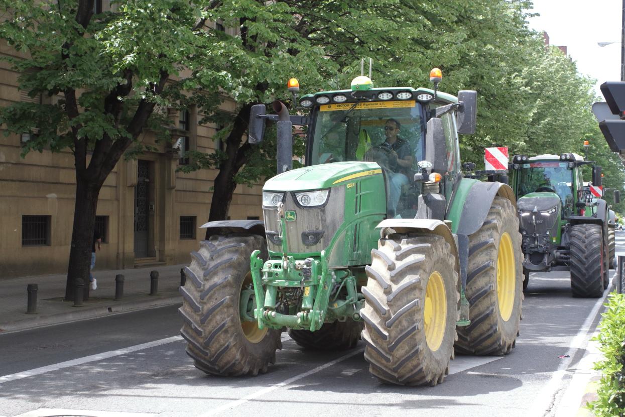 Sorprendido un menor conduciendo con un tractor en Cadreita