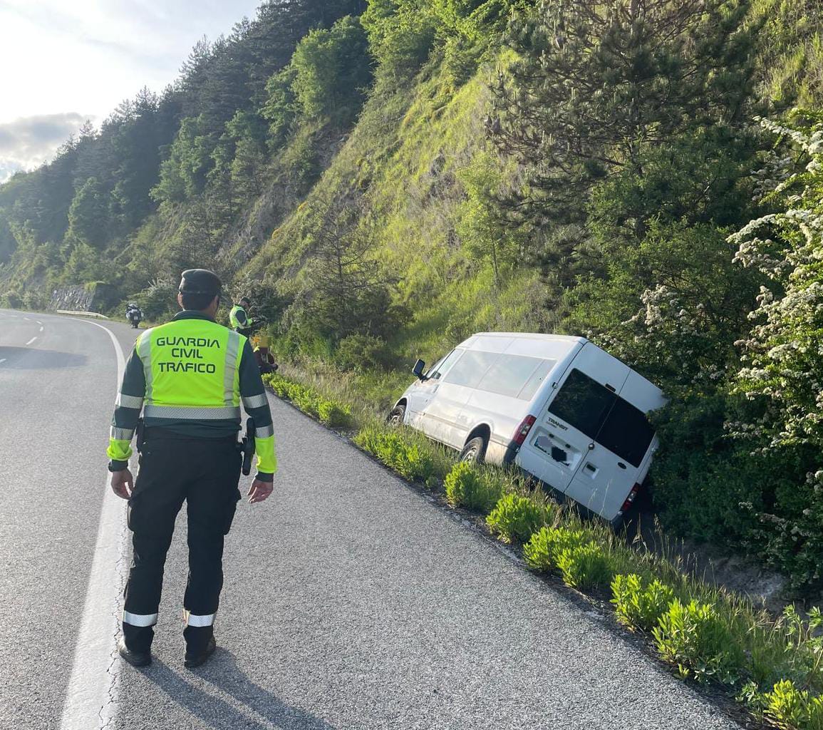 Herido un hombre de 51 años tras salirse de la carretera con su furgoneta en Larraun: circulaba ebrio