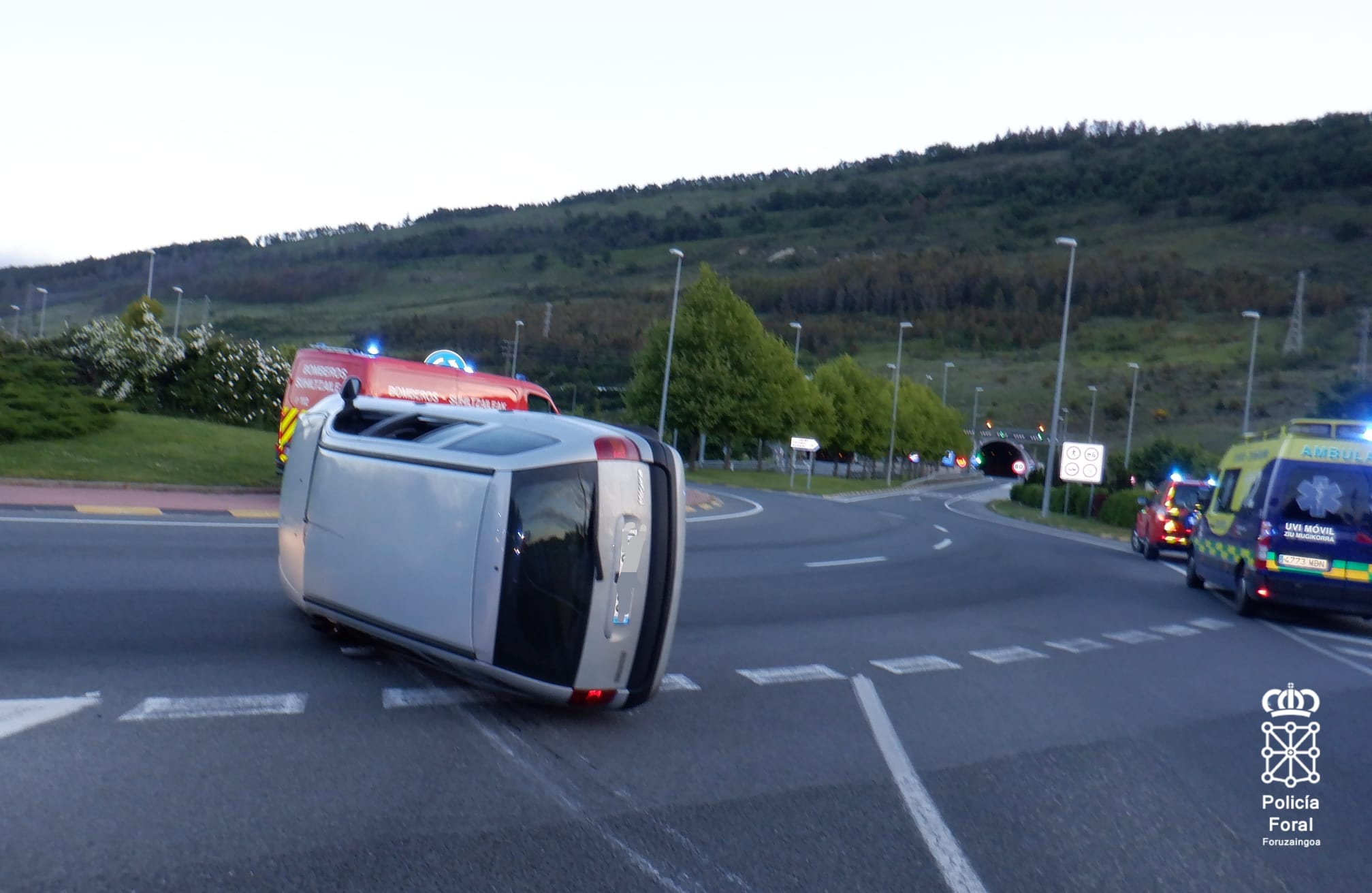 Tres heridos y un conductor imputado por alcoholemía en un accidente en Burlada
